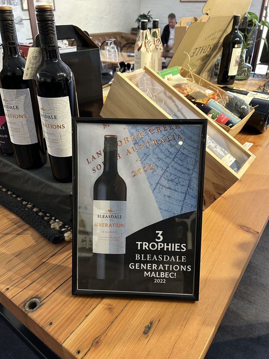 Generations Malbec 三座奖杯陈列展示
